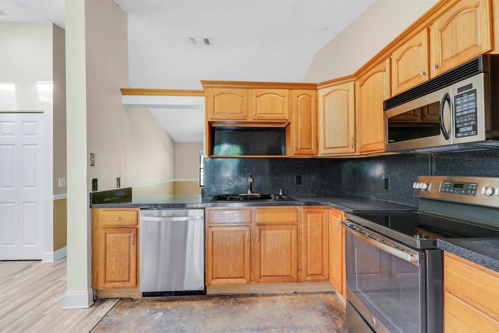 Image 9 of property listing at 13095 Belhaven Court 8, Wellington, FL 33414