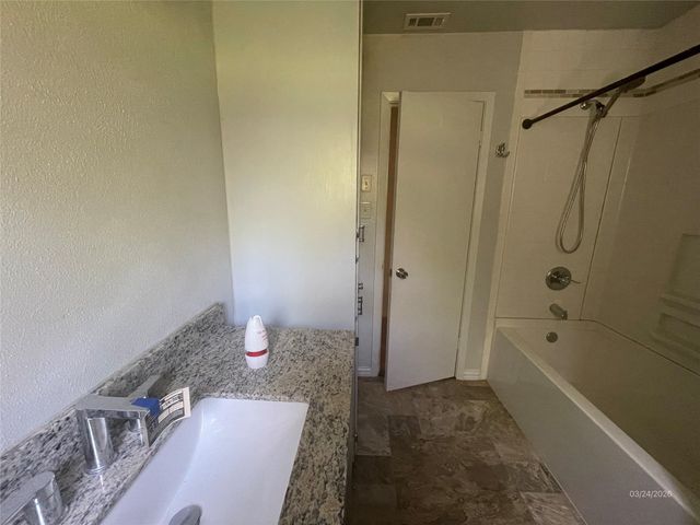 1100 Poe Street, Azle, TX 76020