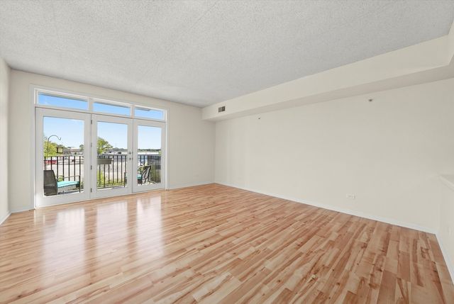 11001 Deblin Lane 203, Oak Lawn, IL 60453