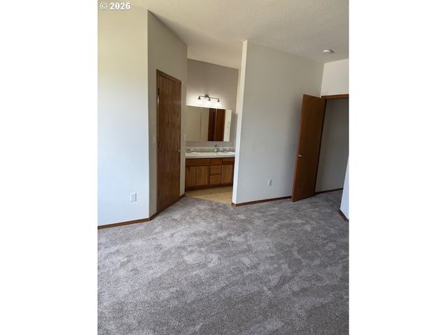 4040 Nw 18TH Cir, Camas, WA 98607