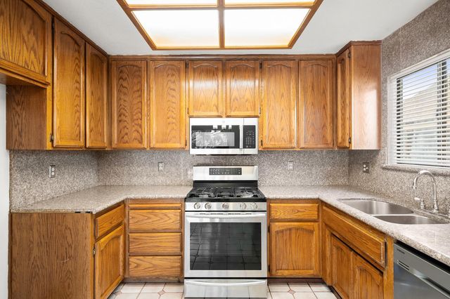 300 Withington Ave, Rio Linda, CA 95673