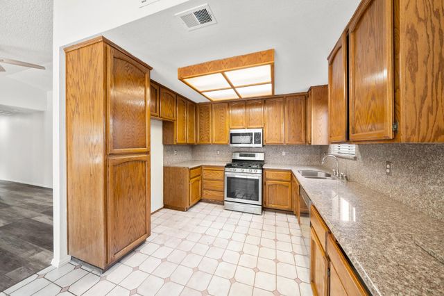 300 Withington Ave, Rio Linda, CA 95673