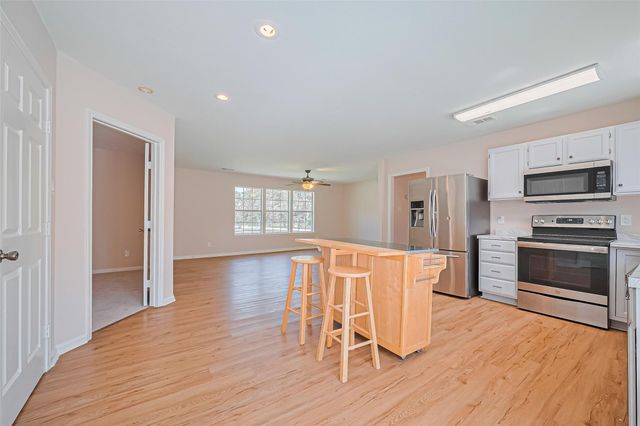 115 N 12th Street, Highlands, TX 77562