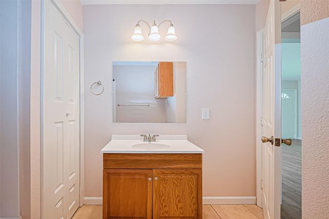 115 N 12th Street, Highlands, TX 77562