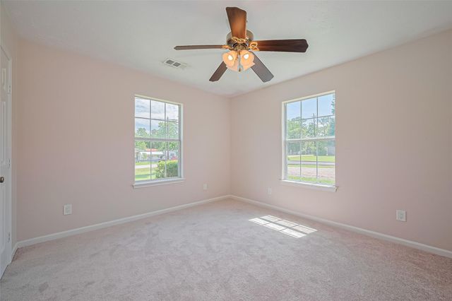 115 N 12th Street, Highlands, TX 77562