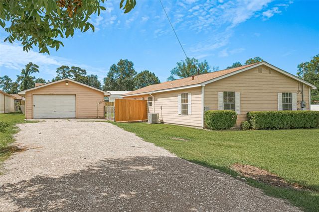 115 N 12th Street, Highlands, TX 77562