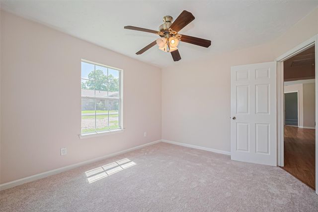 115 N 12th Street, Highlands, TX 77562