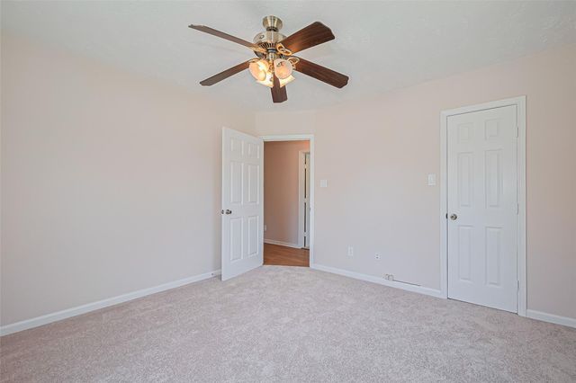 115 N 12th Street, Highlands, TX 77562