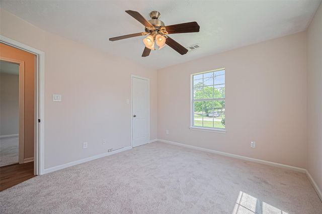 115 N 12th Street, Highlands, TX 77562