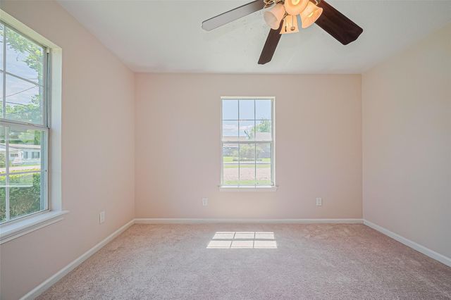 115 N 12th Street, Highlands, TX 77562