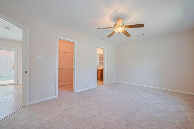 115 N 12th Street, Highlands, TX 77562