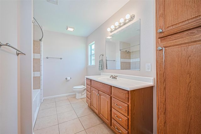115 N 12th Street, Highlands, TX 77562