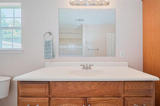 115 N 12th Street, Highlands, TX 77562