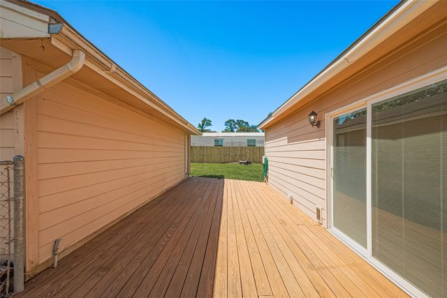 115 N 12th Street, Highlands, TX 77562
