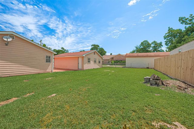 115 N 12th Street, Highlands, TX 77562