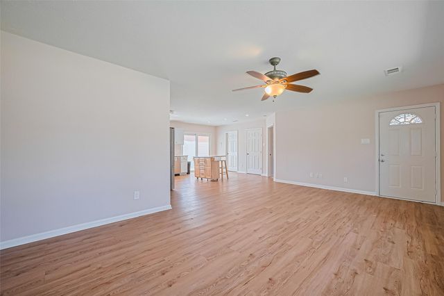 115 N 12th Street, Highlands, TX 77562