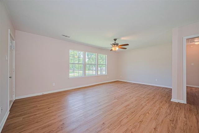 115 N 12th Street, Highlands, TX 77562