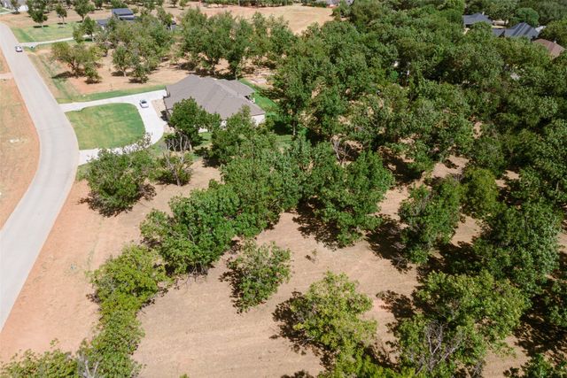 1160 E Landings N, Granbury, TX 76049