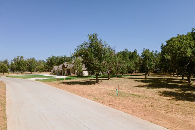 1160 E Landings N, Granbury, TX 76049