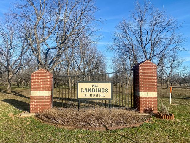 1160 E Landings N, Granbury, TX 76049