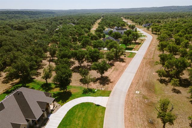 1160 E Landings N, Granbury, TX 76049