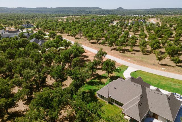 1160 E Landings N, Granbury, TX 76049