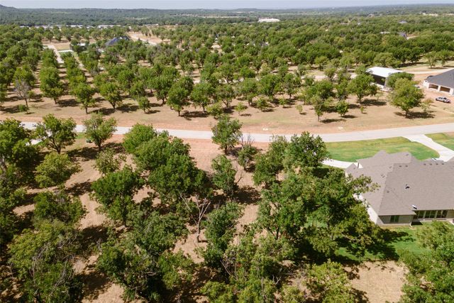 1160 E Landings N, Granbury, TX 76049