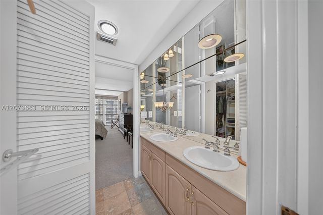 1915 Brickell Ave C1607, Miami, FL 33129