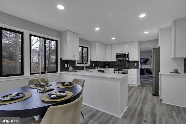 10422 WOODBURY WOODS CT, Fairfax, VA 22032