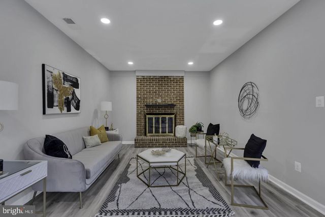 10422 WOODBURY WOODS CT, Fairfax, VA 22032