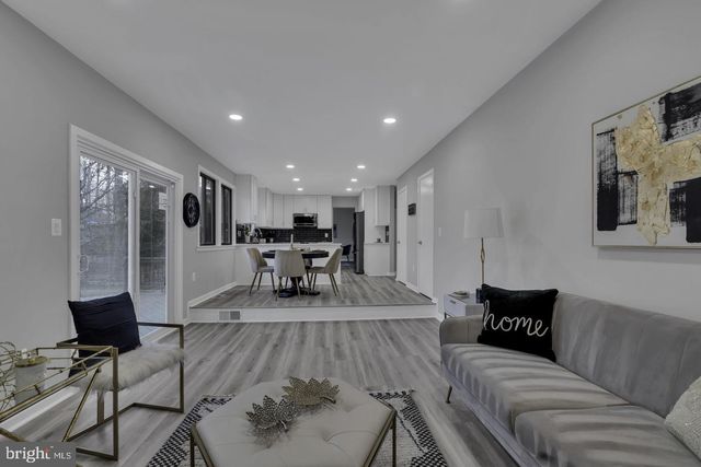 10422 WOODBURY WOODS CT, Fairfax, VA 22032