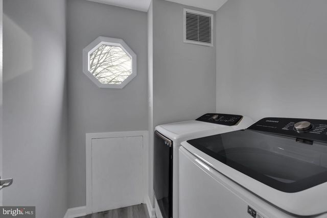 10422 WOODBURY WOODS CT, Fairfax, VA 22032