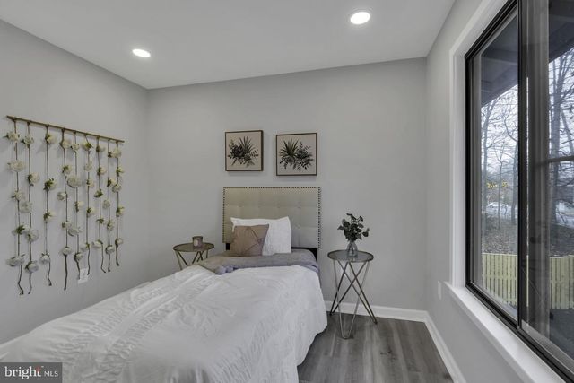 10422 WOODBURY WOODS CT, Fairfax, VA 22032