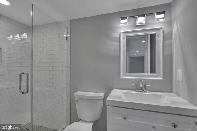 10422 WOODBURY WOODS CT, Fairfax, VA 22032