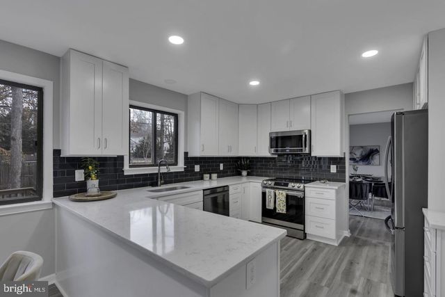 10422 WOODBURY WOODS CT, Fairfax, VA 22032