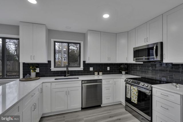 10422 WOODBURY WOODS CT, Fairfax, VA 22032