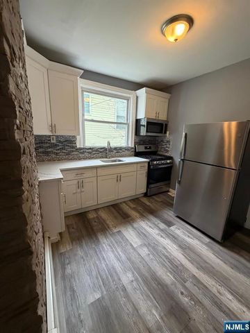 23 9th Avenue, East Orange, NJ 07018