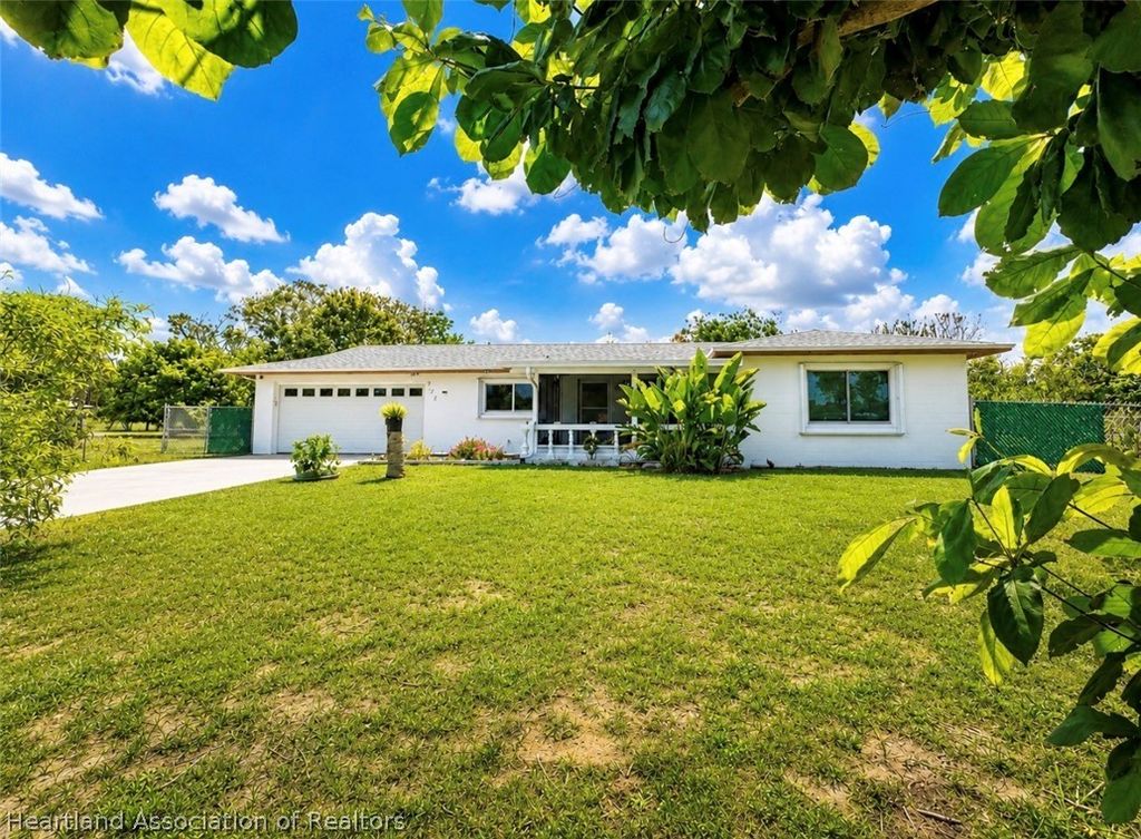 728 Fairfield Avenue, Lake Placid, FL 33852