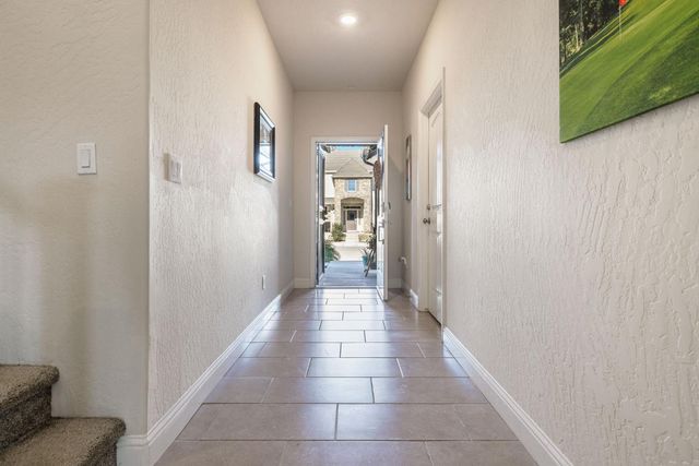 5265 W Lamona Avenue, Fresno, CA 93722