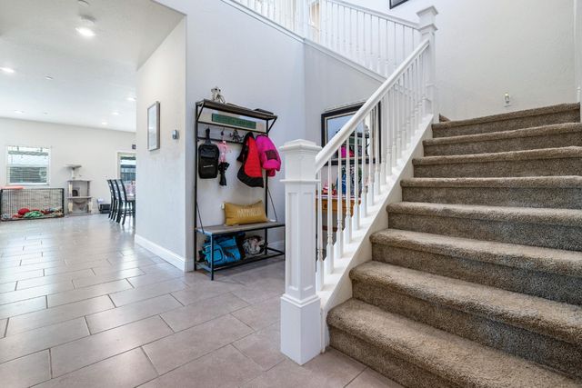 5265 W Lamona Avenue, Fresno, CA 93722