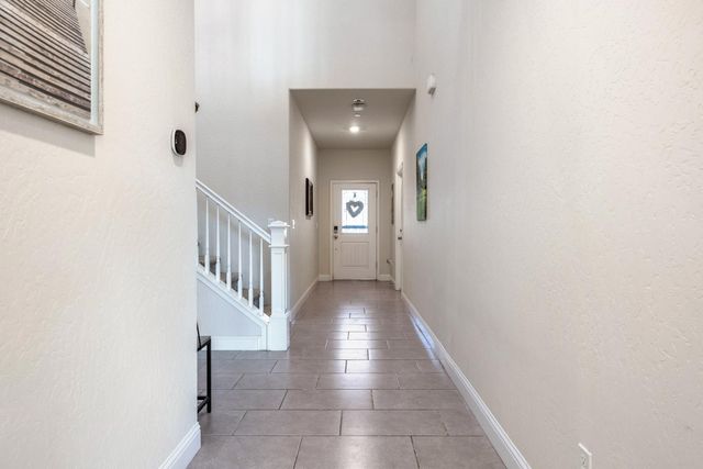 5265 W Lamona Avenue, Fresno, CA 93722