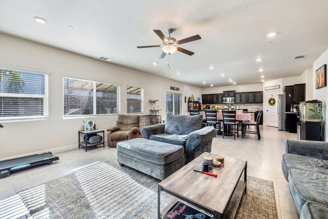 5265 W Lamona Avenue, Fresno, CA 93722