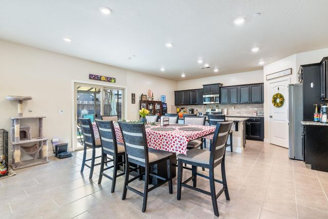 5265 W Lamona Avenue, Fresno, CA 93722