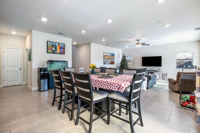 5265 W Lamona Avenue, Fresno, CA 93722