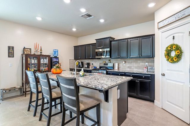 5265 W Lamona Avenue, Fresno, CA 93722