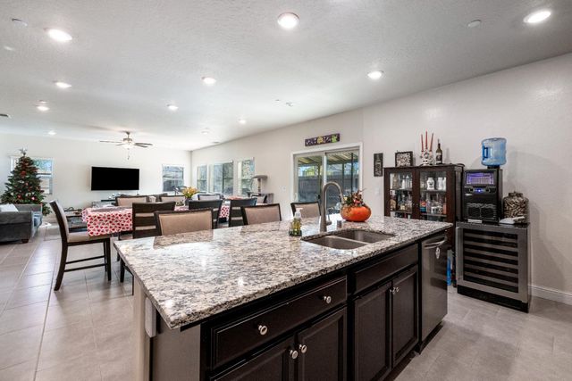 5265 W Lamona Avenue, Fresno, CA 93722