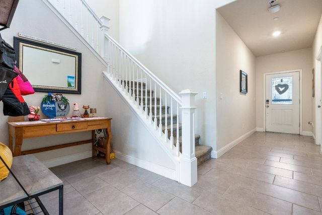 5265 W Lamona Avenue, Fresno, CA 93722