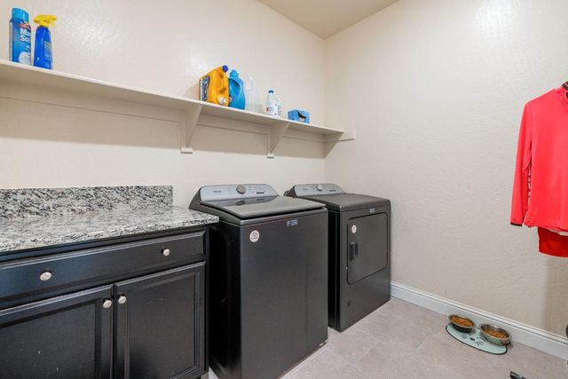 5265 W Lamona Avenue, Fresno, CA 93722