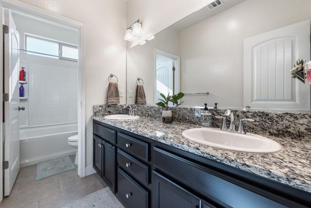 5265 W Lamona Avenue, Fresno, CA 93722