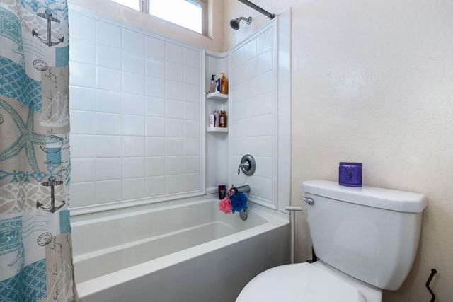 5265 W Lamona Avenue, Fresno, CA 93722